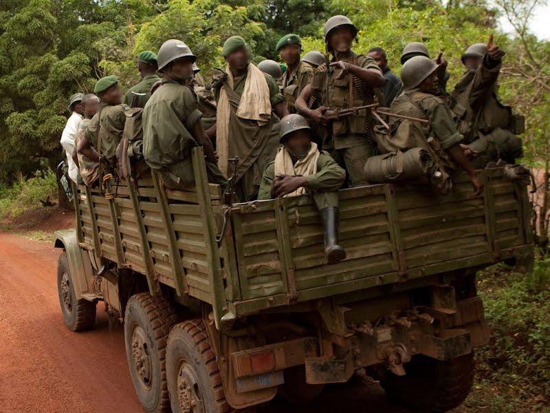 Les FARDC en patrouille dans l’Est de la RDC. Photo MONUC/Marie Frechon