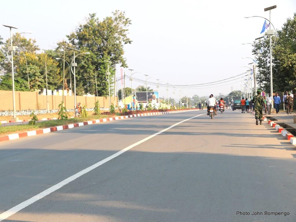 Sur une avenue de la ville de Kindu dans la province du Maniema, juillet 2016. Photo John Bompengo