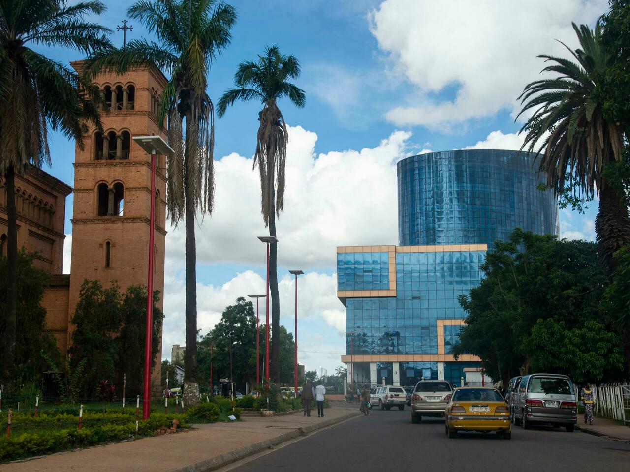 (FILES) This file photograph taken on January 13, 2021, shows a general view of Lubumbashi eastern Democratic Republic of Congo (DRC), the second-largest city in DRC and its economical capital through mining activity. – Separatist insurgents attacked two military camps in the Democratic Republic of Congo’s main mining centre of Lubumbashi on February 14, 2021, civil society sources said. The city is « still not calm » after the attacks by the Bakata Katanga militia, Fortune Mbayo, an official of a network of civil society groups, told AFP. An official source said « the situation is still confused », and residents reported the sounds of gunfire in several districts. (Photo by Samir TOUNSI / AFP)