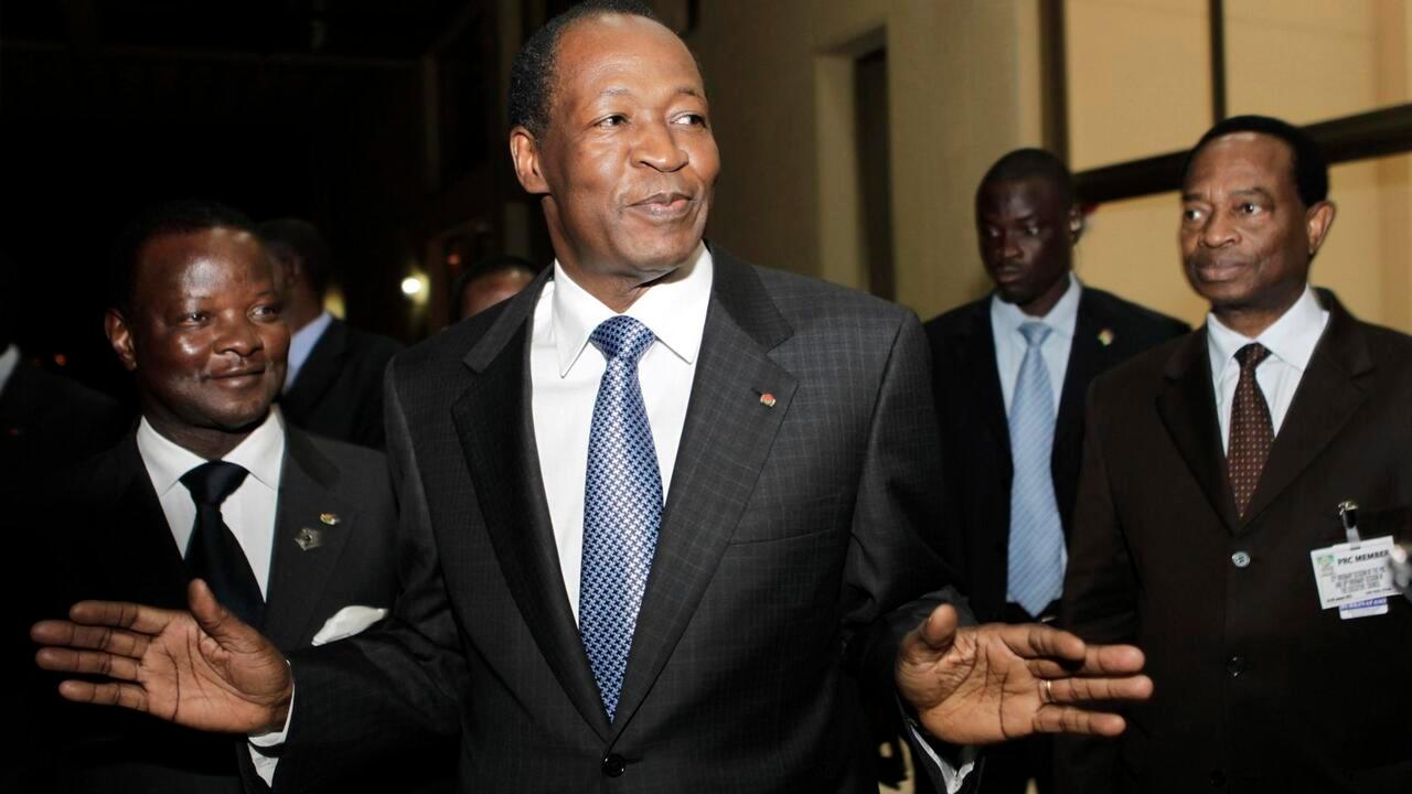 Burkina Faso’s President Blaise Compaore talks to the media at the African Union Summit in Addis Ababa, in this file picture taken January 28, 2011. Burkina Faso’s President Blaise Compaore has left power, a colonel in the presidential guard announced on October 31, 2014, according to television channel Burkina24. REUTERS/Thomas Mukoya/Files (ETHIOPIA – Tags: POLITICS)